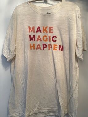 Polished Prints “make magic happen” tshirt xxl